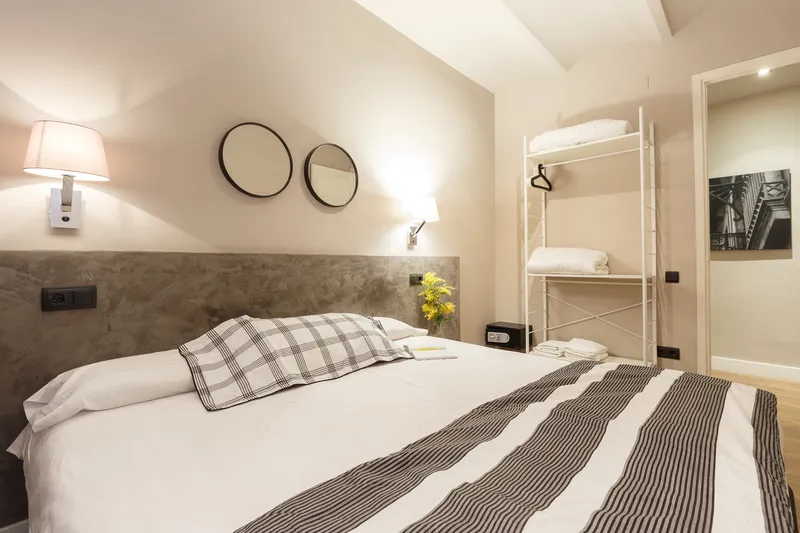 APARTMENT CAPACITY 6 Room, AinB Eixample-Miro Apartments, Barcelona