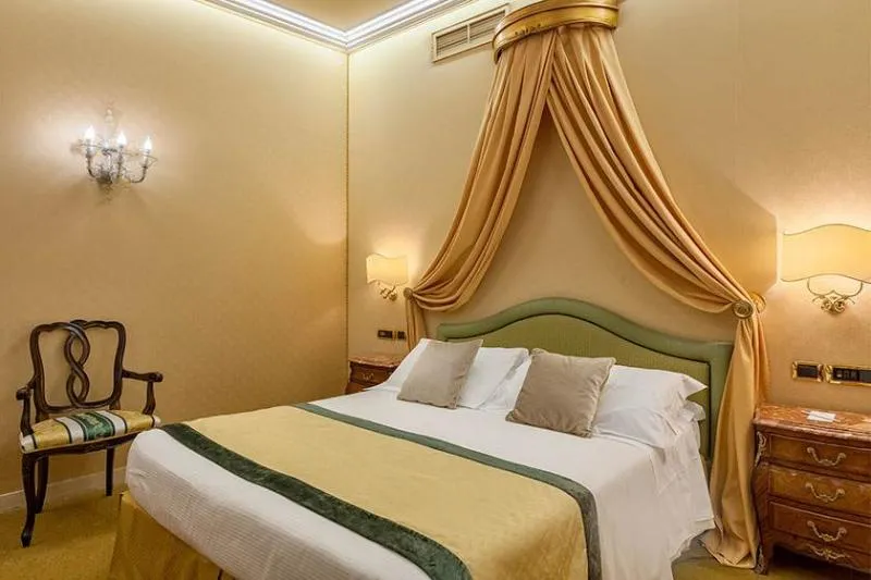 Double or Twin CANAL VIEW Room, Ca' dei Conti, Venice