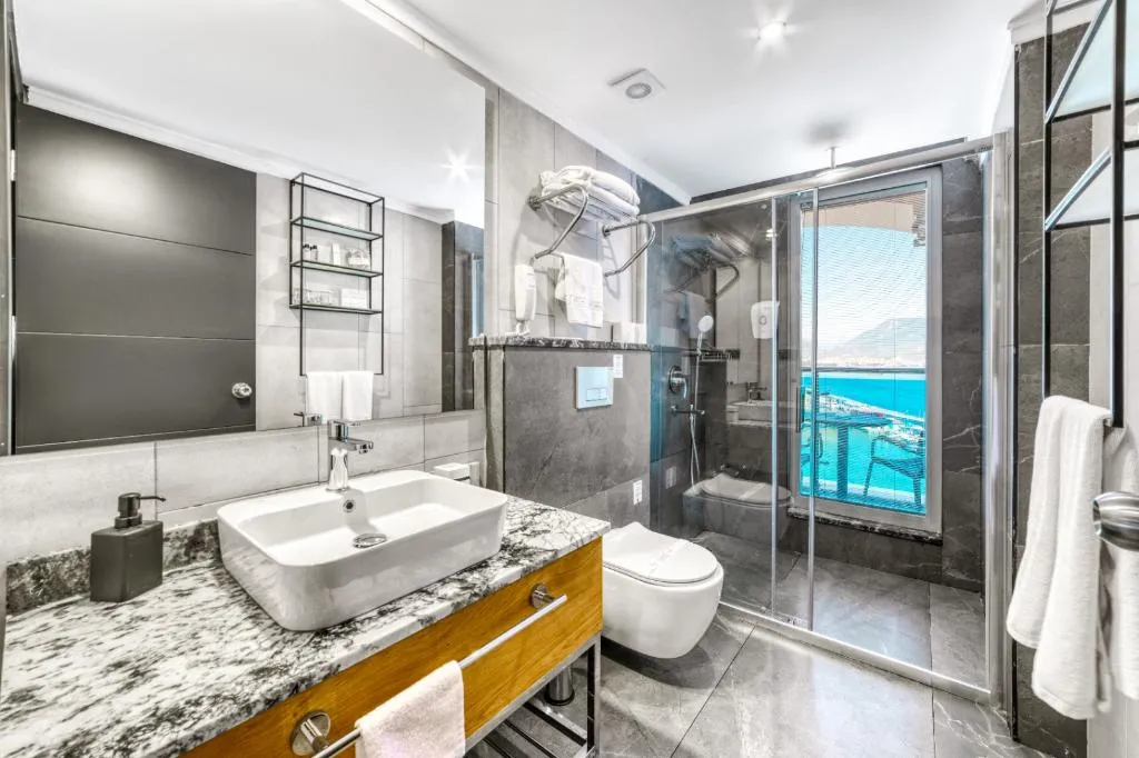 JUNIOR SUITE KING BED WITH JACUZZI Room, Numa Port Hotel, Antalya