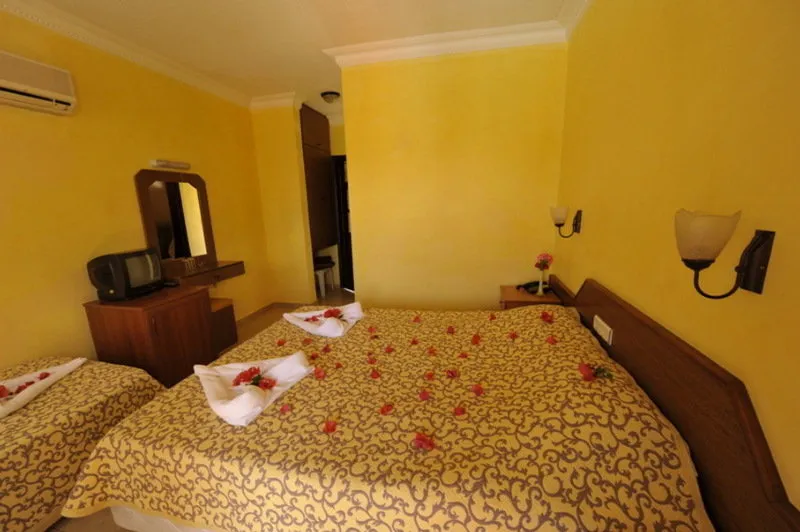 Room, Mavi Belce, Dalaman