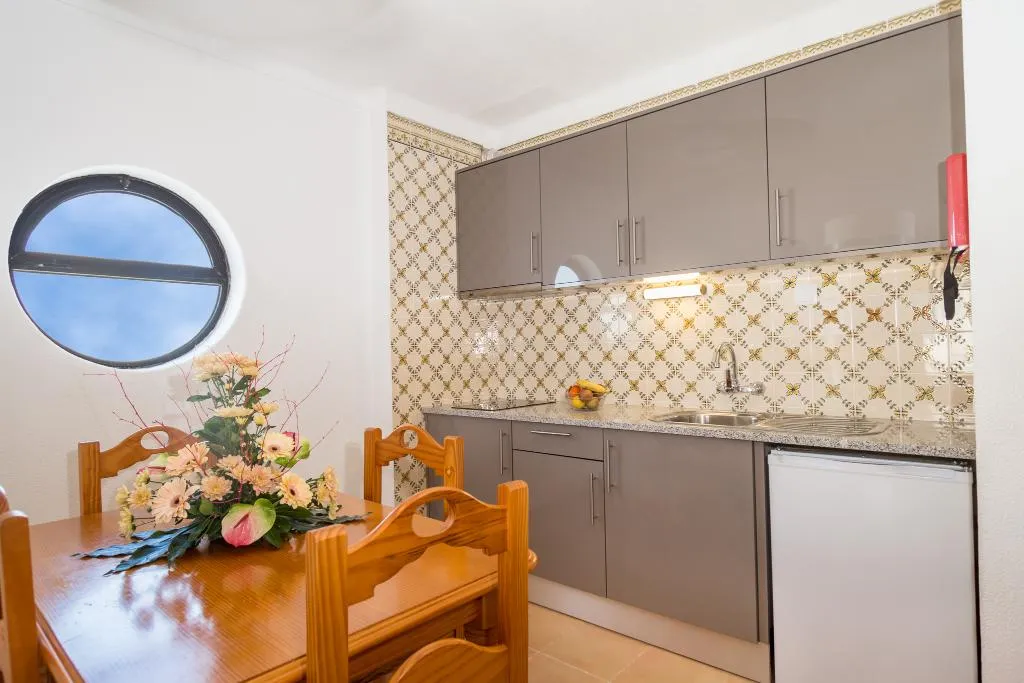 APARTMENT ONE BEDROOM Room, Mirachoro Praia da Rocha, Algarve