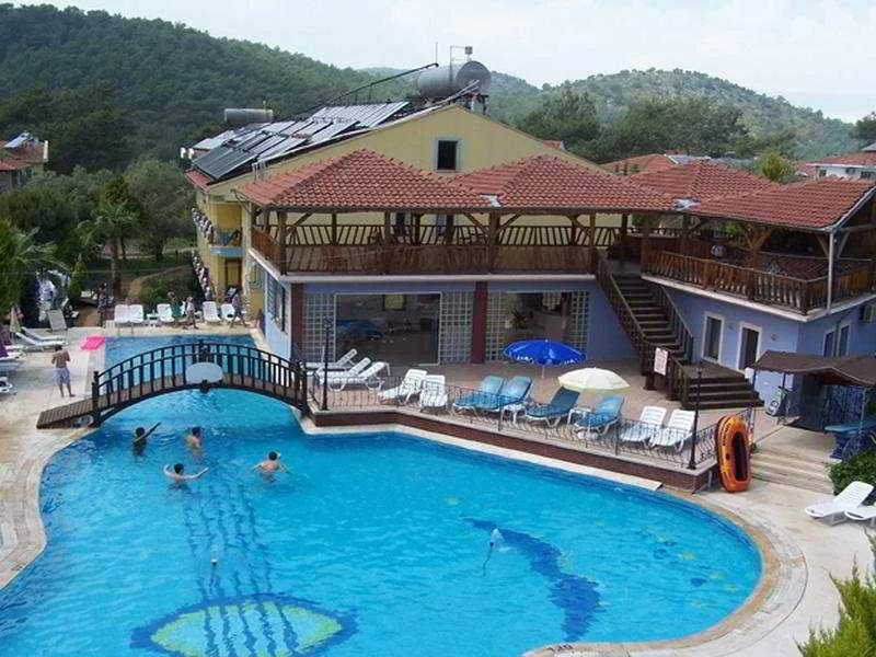 Pool, Destan, Dalaman