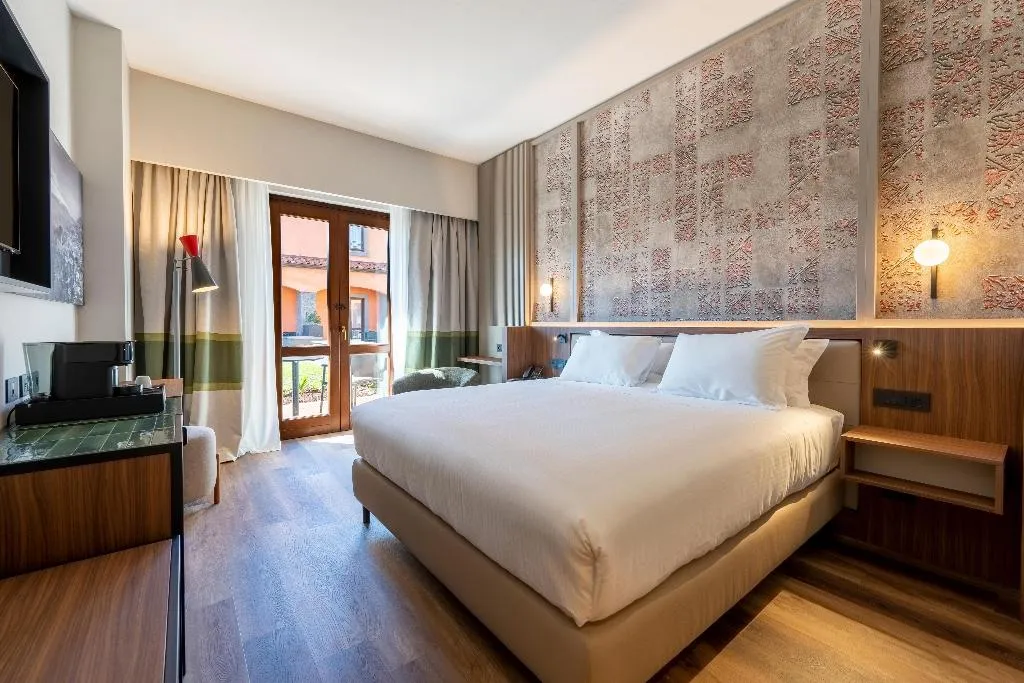DOUBLE GUEST ROOM Room, Picciolo Etna Golf Resort & Spa, Curio Collection, Catania