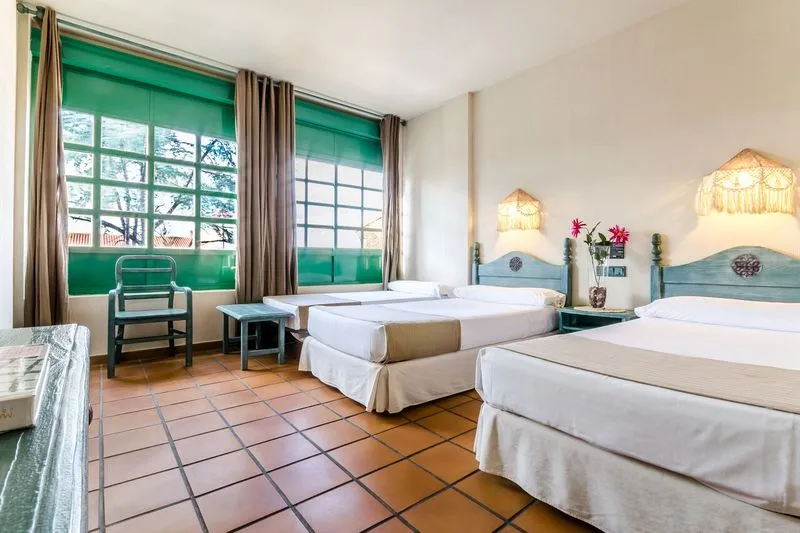 TRIPLE STANDARD Room, Hotel Almagro, Madrid