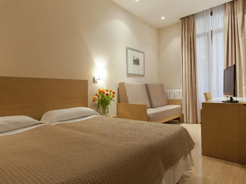TRIPLE STANDARD Room, Regente, Madrid