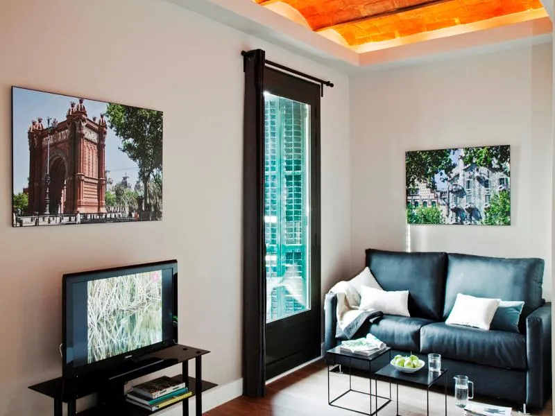 APARTMENT CAPACITY 6 Room, AinB Eixample-Miro Apartments, Barcelona