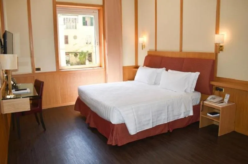 DOUBLE SUPERIOR Room, Hilton Garden Inn Rome Colosseum, Rome