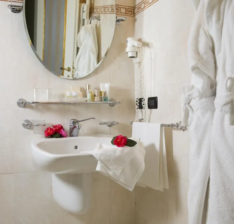 DOUBLE SUPERIOR Room, Carlton on the Grand Canal, Venice