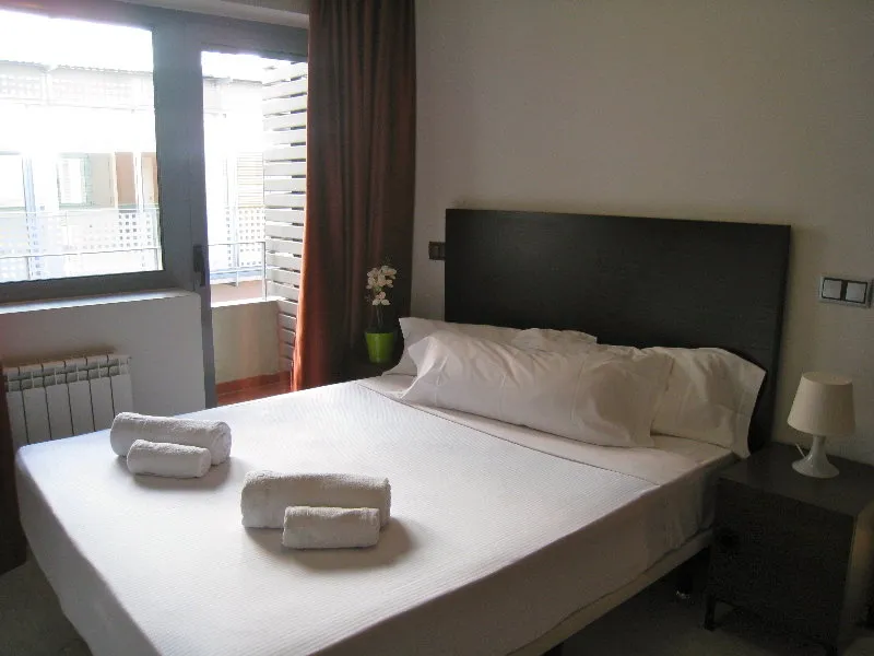Room, KM1 San Bernardo Apartments, Madrid