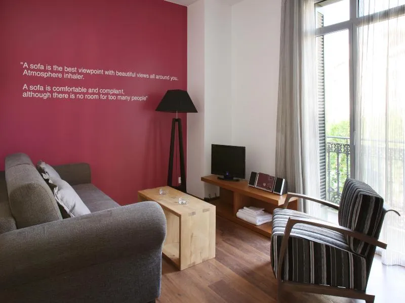 APARTMENT CAPACITY 4 ONE BEDROOM Room, MH Apartments Suites, Barcelona