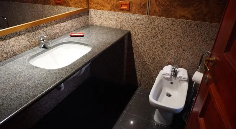 SINGLE STANDARD Room, Hotel Galles, Rome