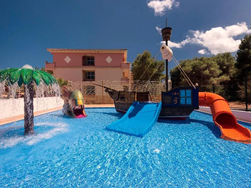 Sports and Entertainment, Green Garden, Majorca