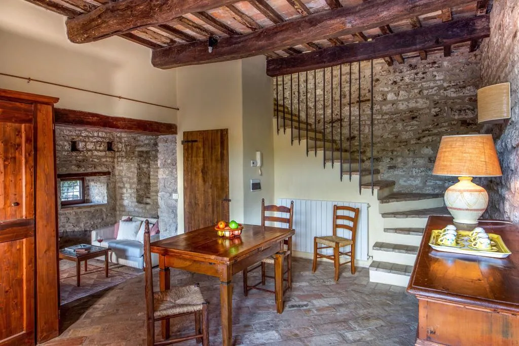 SUITE CAPACITY 4 Room, Castello Valenzino, Perugia