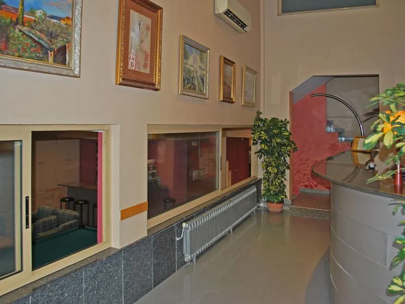 Lobby, Piccadilly, Costa Brava