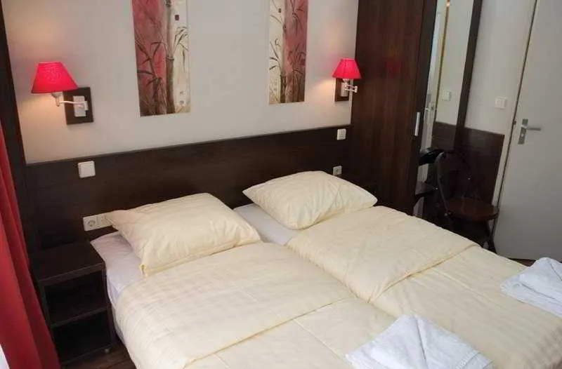 Room, Damrak-Inn, Amsterdam