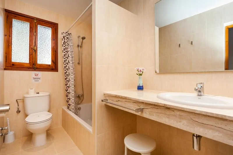 VILLA CAPACITY 6 THREE BEDROOM Room, Arenal Playa Menorca, Menorca