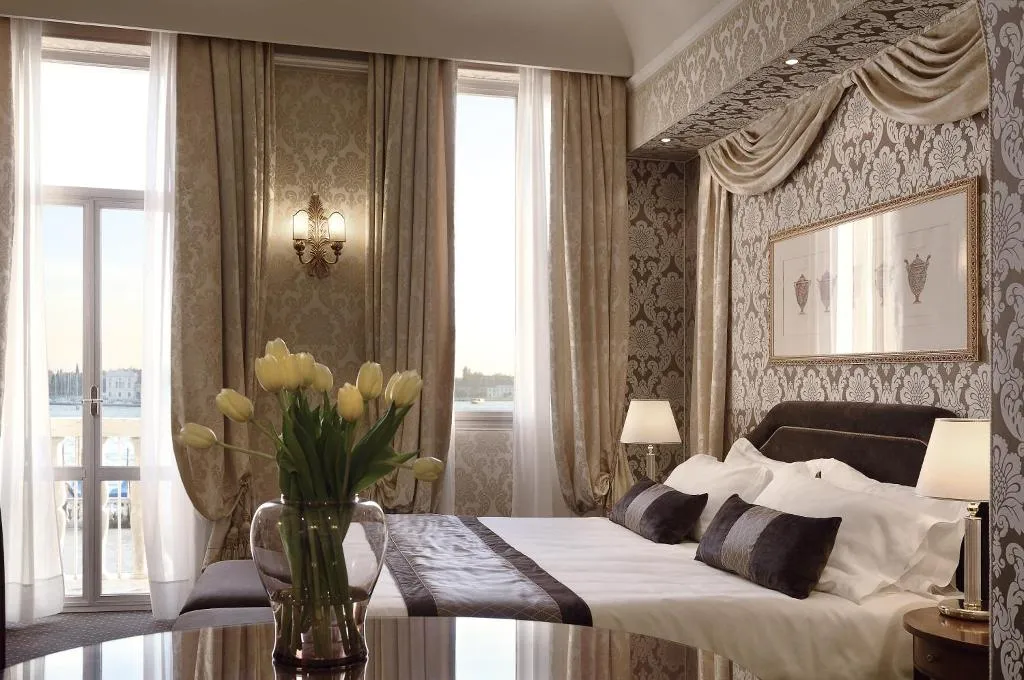 JUNIOR SUITE LAGOON VIEW Room, Londra Palace Venezia, Venice
