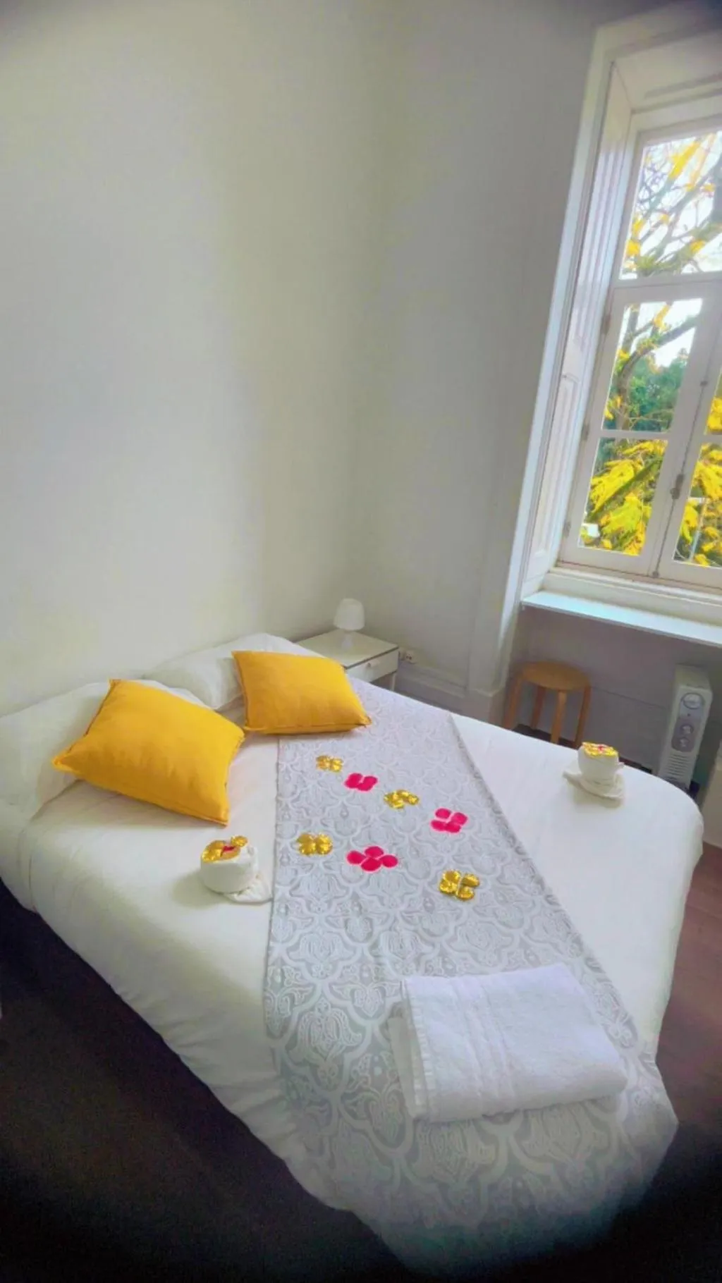 DOUBLE WITH SHARED BATHROOM Room, WW Hostel & Suites, Porto