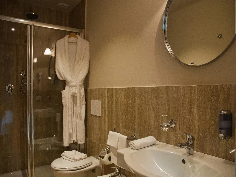 QUADRUPLE CITY VIEW Room, Black 5 Florence Suite, Florence
