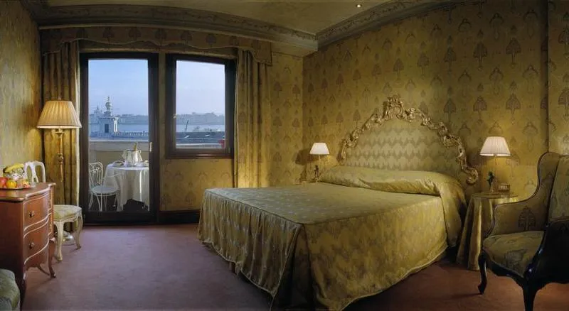 Double or Twin DELUXE CANAL VIEW Room, Bauer Palazzo, Venice