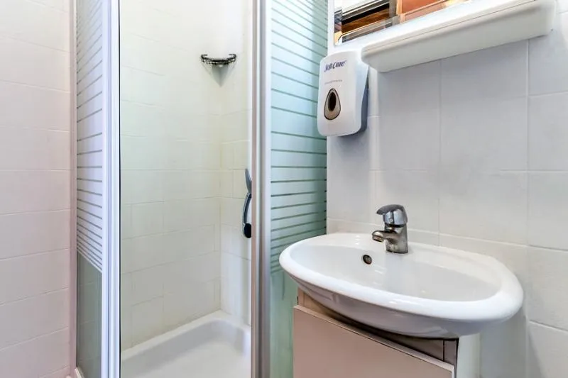 Double or Twin WITH SHARED BATHROOM Room, Jardim da Amadora, Lisbon
