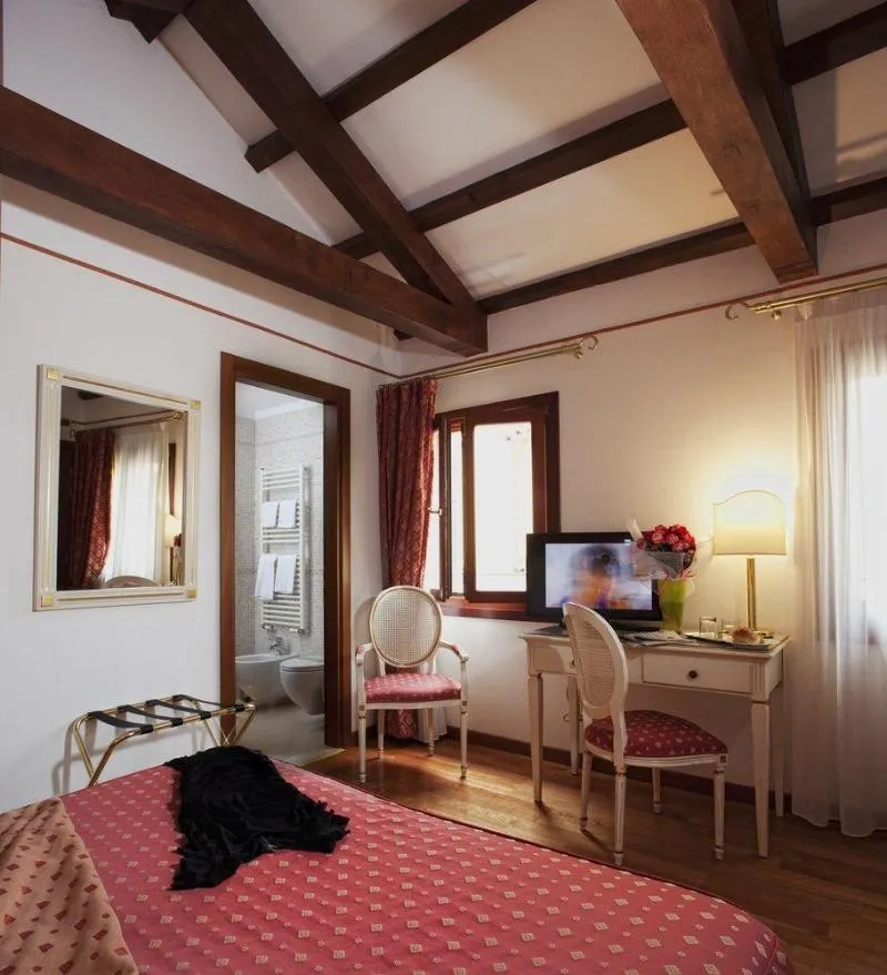 Room, Ca' d'Oro, Venice