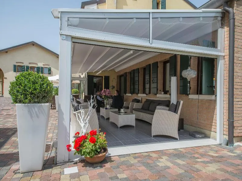 Terrace, Venice Resort Airport Hotel, Venice
