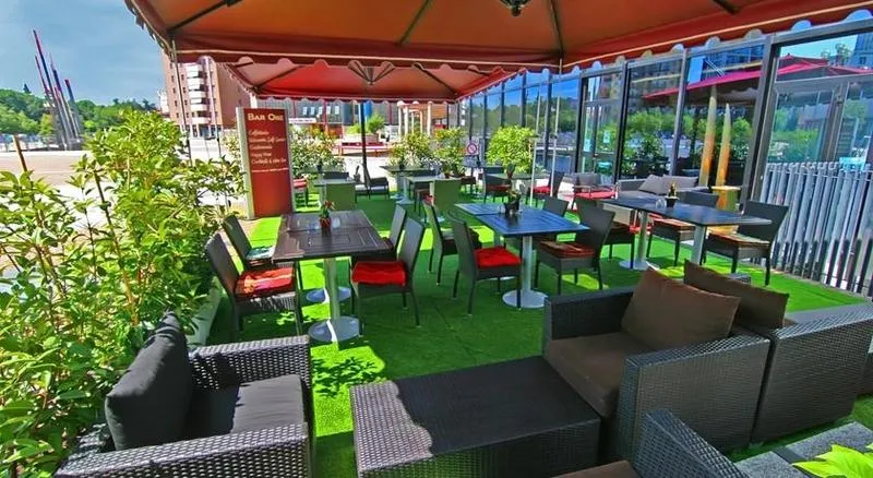 Terrace, Grand Hotel Barone Di Sassj, Milan