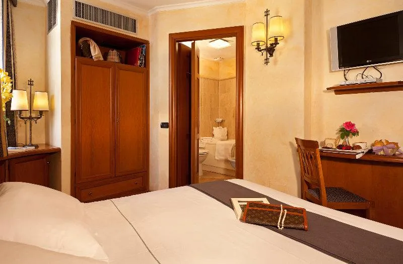 Double or Twin STANDARD Room, La Fenice, Rome