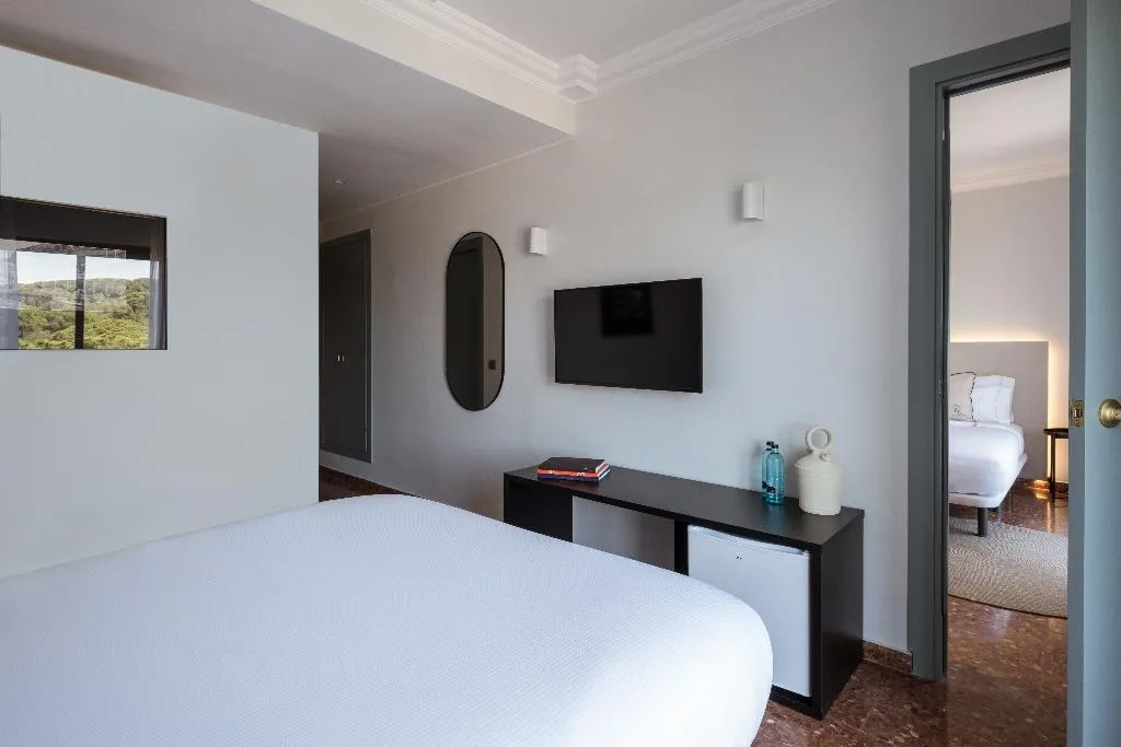 QUADRUPLE STANDARD Room, Montjoi, Costa Brava
