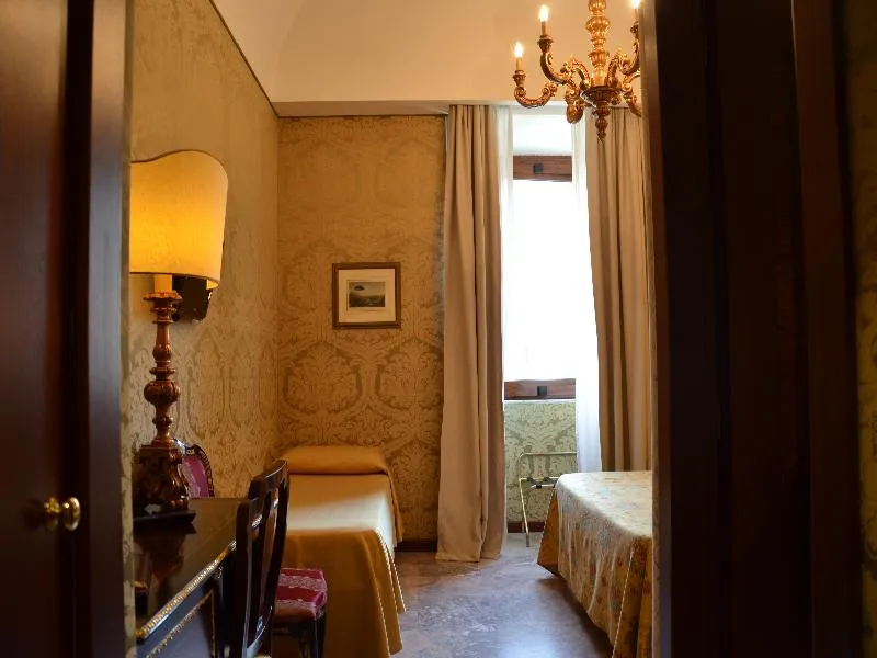 TRIPLE CLASSIC Room, Turner, Rome