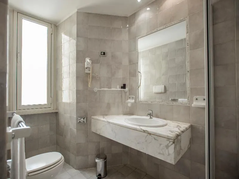 SINGLE CLASSIC Room, Villa Torlonia Hotel, Rome