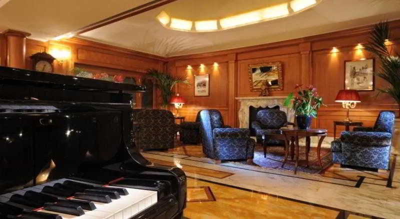 Lobby, Manzoni, Milan