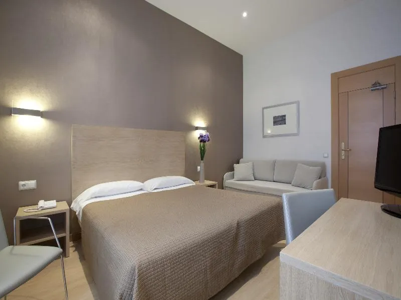 DOUBLE STANDARD Room, Regente, Madrid