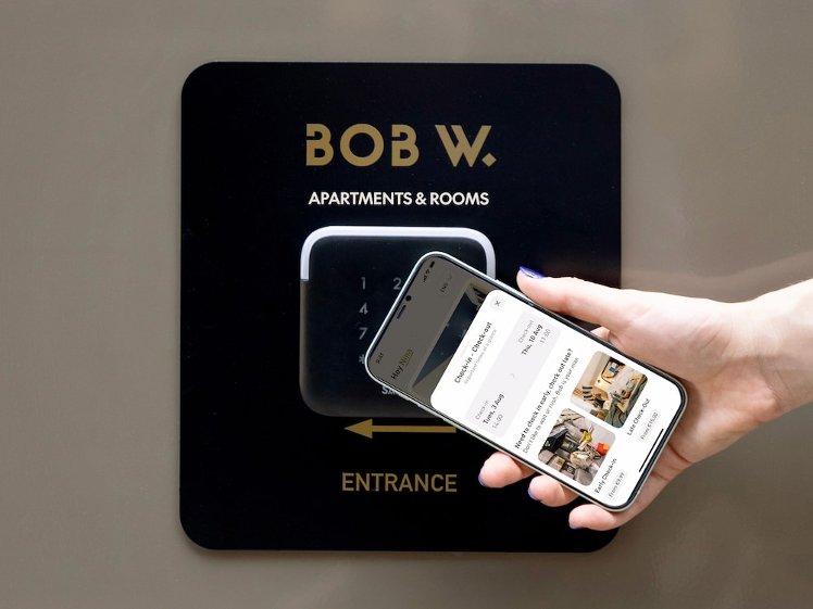 Bob W Eolou, Athens