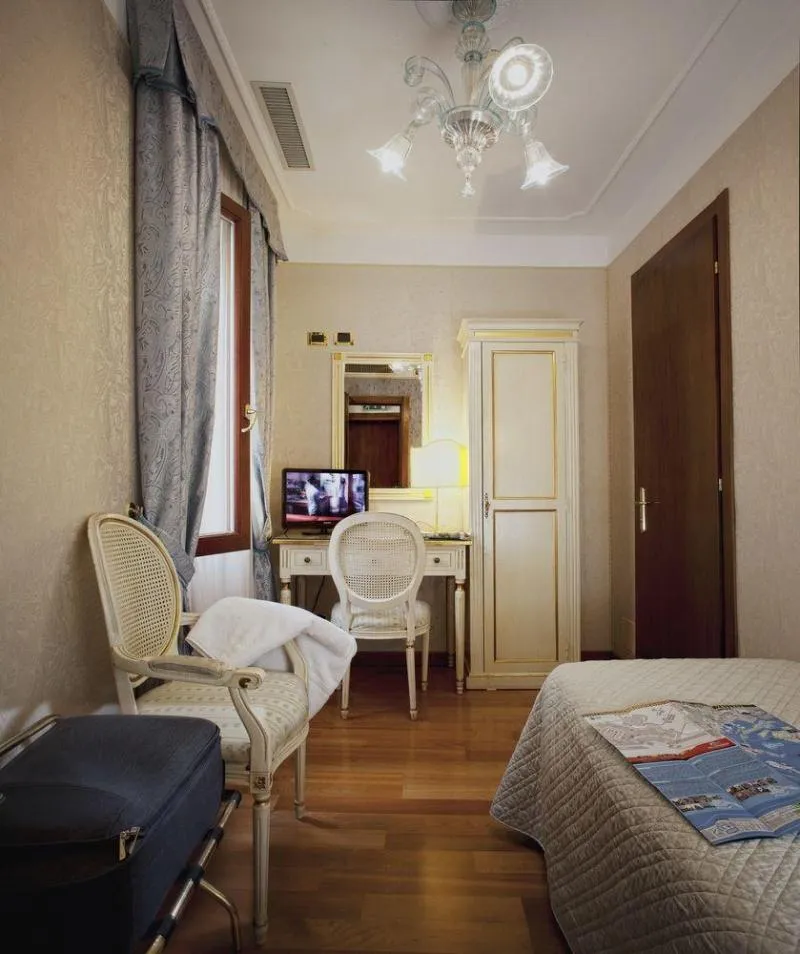 Room, Ca' d'Oro, Venice