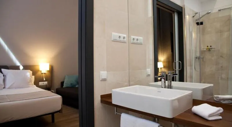 Double or Twin SUPERIOR Room, May Ramblas Hotel, Barcelona