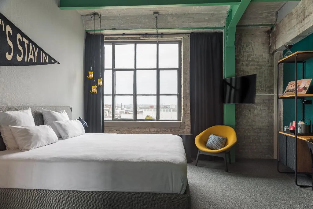 TRIPLE DELUXE Room, The Social Hub Maastricht, Amsterdam