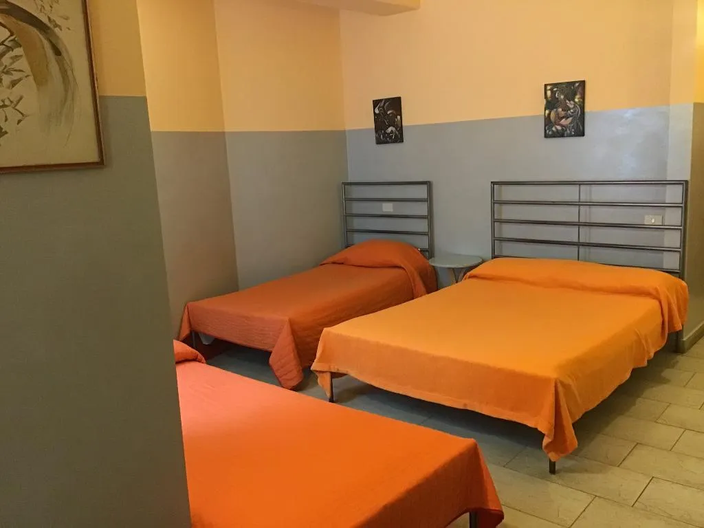 STUDIO CAPACITY 4 Room, Gemini City Centre Studios, Florence