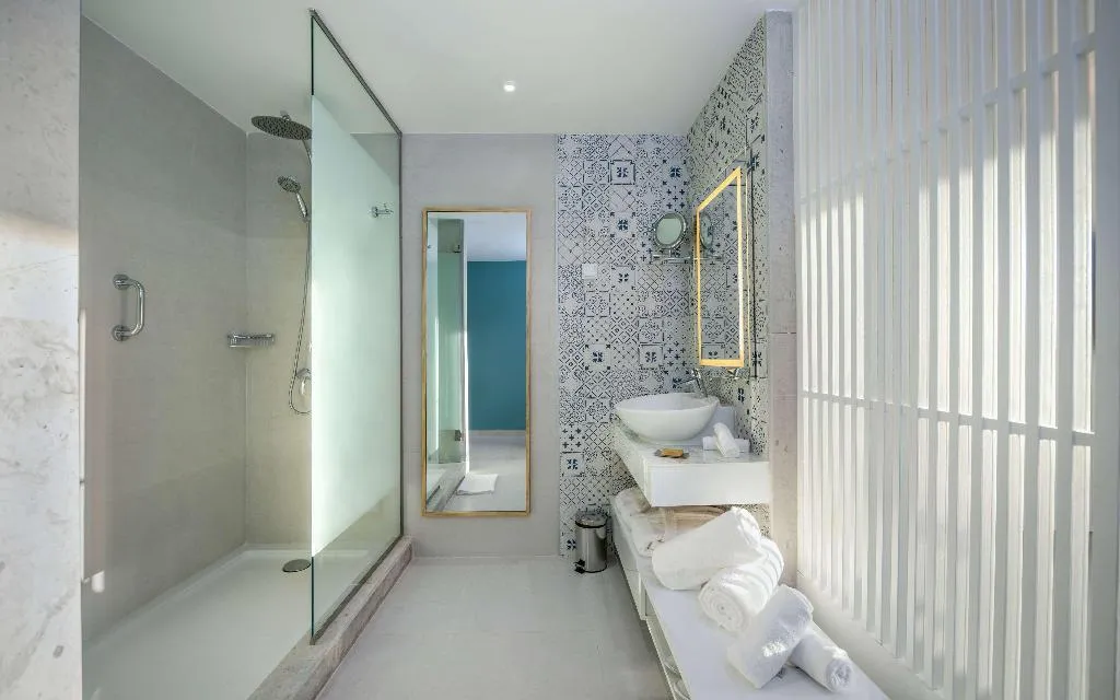 FAMILY ROOM KING SIZE BED Room, Hilton Skanes Monastir Beach Resort, Tunisia