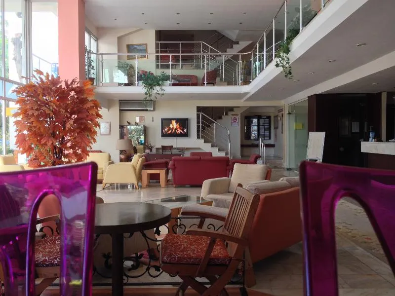 Lobby, Sesin, Dalaman