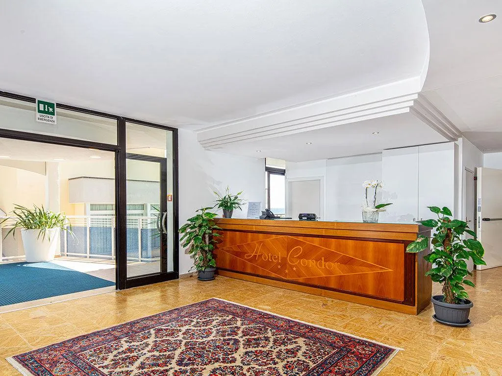 Lobby, Condor, Venice
