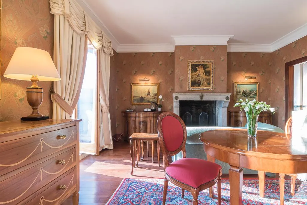 JUNIOR SUITE STANDARD Room, Torre Sant Angelo, Rome