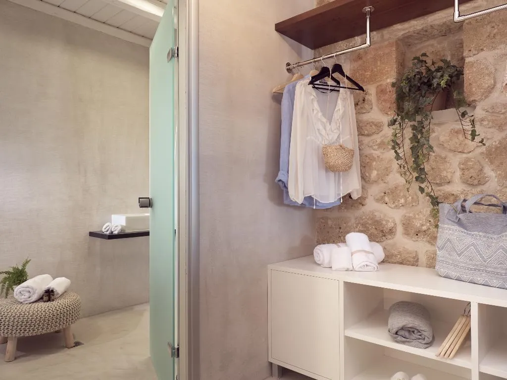 VILLA FOUR BEDROOMS WITH PRIVATE POOL Room, Arismari K3 Luxurious Villa, Zante
