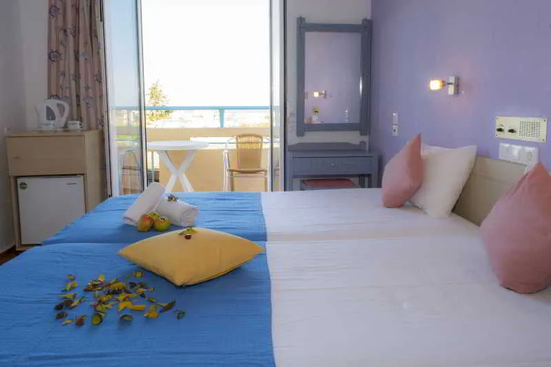 Room, Nikos, Crete