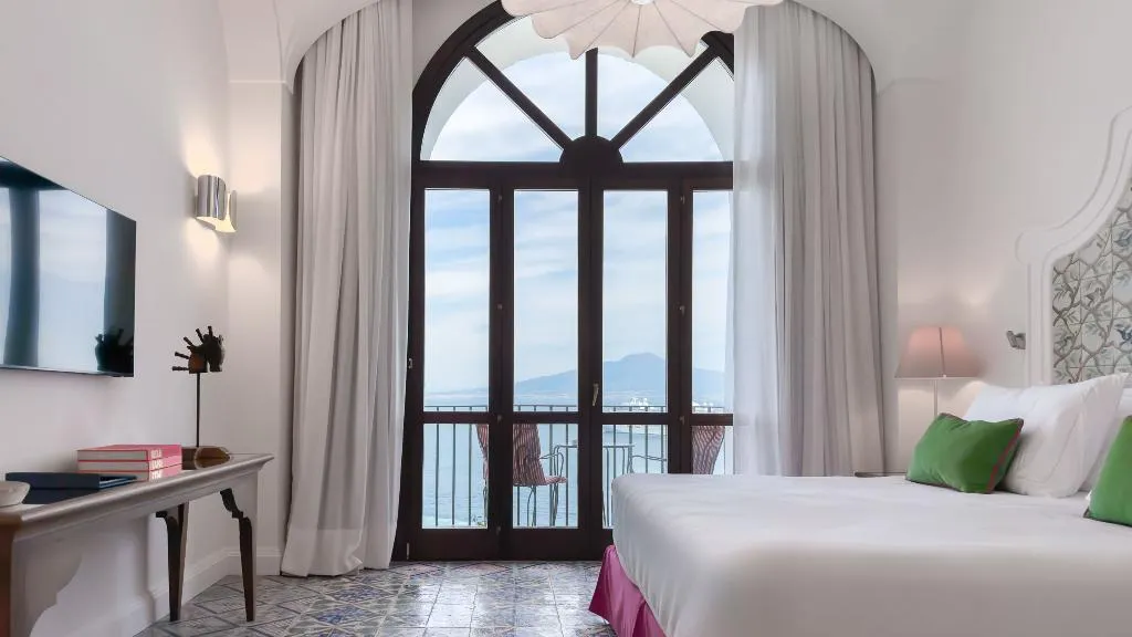 SUITE EXECUTIVE SEA VIEW Room, Grand Hotel Europa Palace, Naples