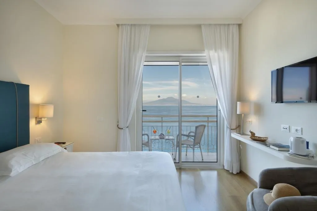 Double or Twin SEA VIEW WITH BALCONY Room, Hotel Regina Sorrento, Naples