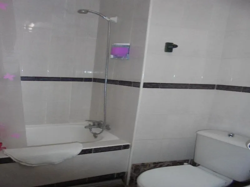 Room, Nuevo Pino, Seville