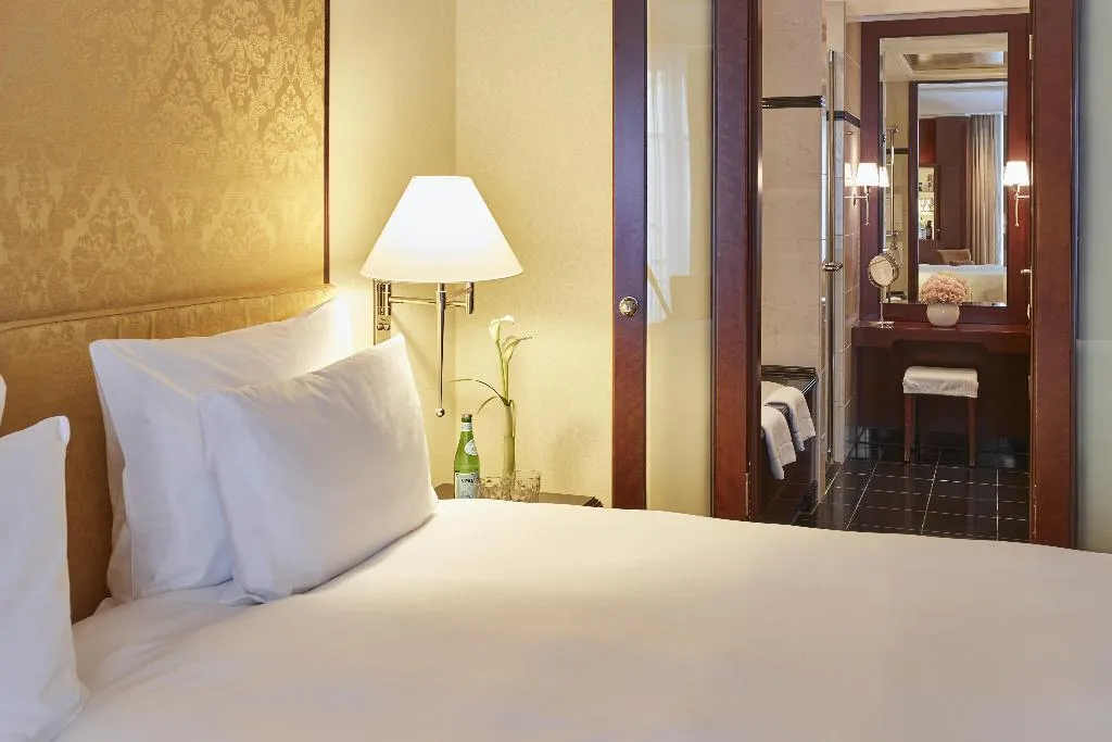 Double or Twin DELUXE Room, Adlon Kempinski Berlin, Berlin