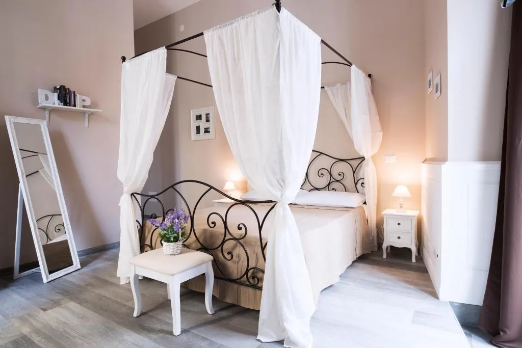 DOUBLE DELUXE WITH BALCONY Room, Dimora Partenopea, Naples